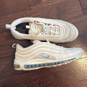 Nike air maxes